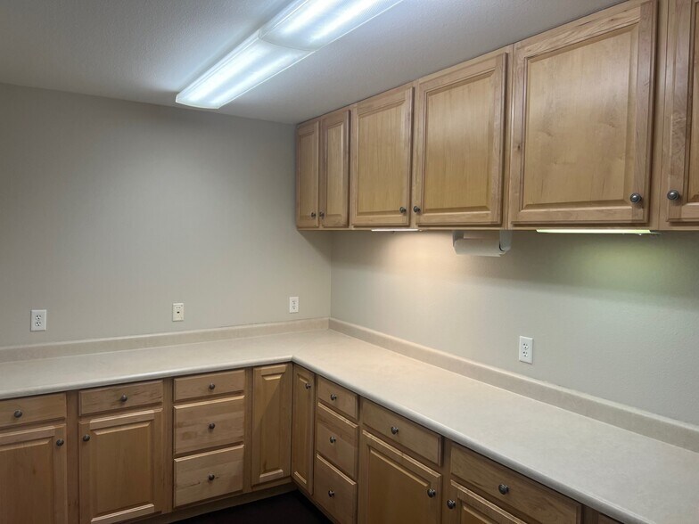 More Photos Of 127 Heron Way, Merced Warehouse For Sale