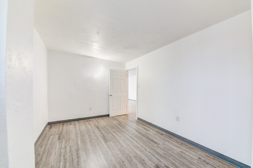 More Photos Of 600-604 E Warrington Ave, Pittsburgh Storefront Retail Office For Lease