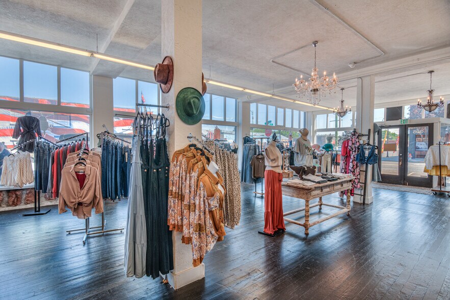 More Photos Of 395 N Main St, Prineville Storefront Retail Residential For Sale