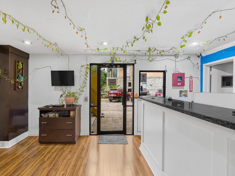 More Photos Of 6712 Morningside Dr, Houston Hospitality For Sale