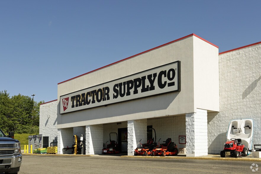 More Photos Of 710-754 Perry Ave, Big Rapids Unknown For Lease