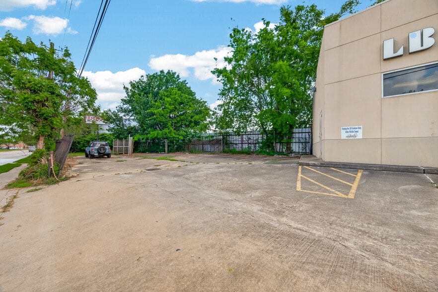 More Photos Of 9223 Bissonnet St, Houston General Retail For Sale