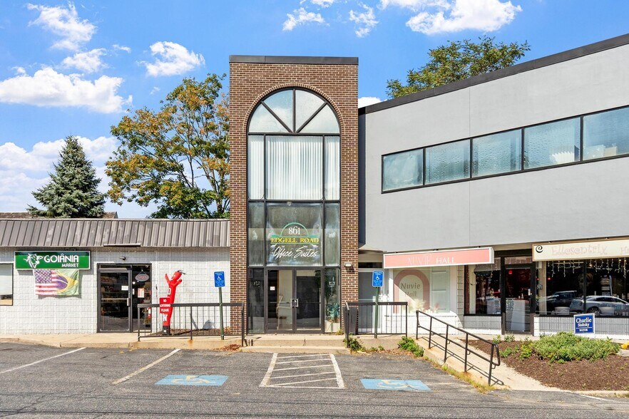 More Photos Of 861 Edgell Rd, Framingham Storefront For Sale