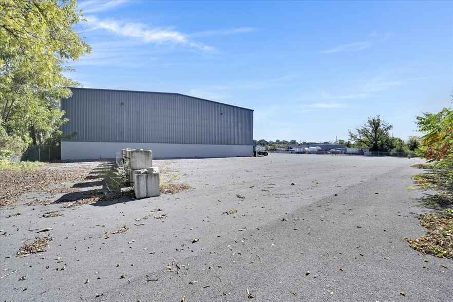 More Photos Of 280 Grand St, Hamburg Warehouse For Sale