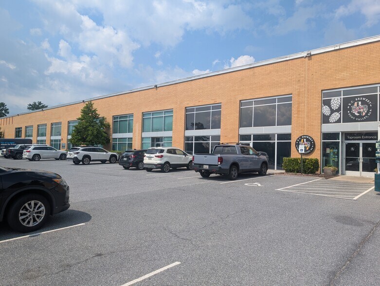 More Photos Of 300 Clubhouse Rd, Hunt Valley Warehouse For Lease