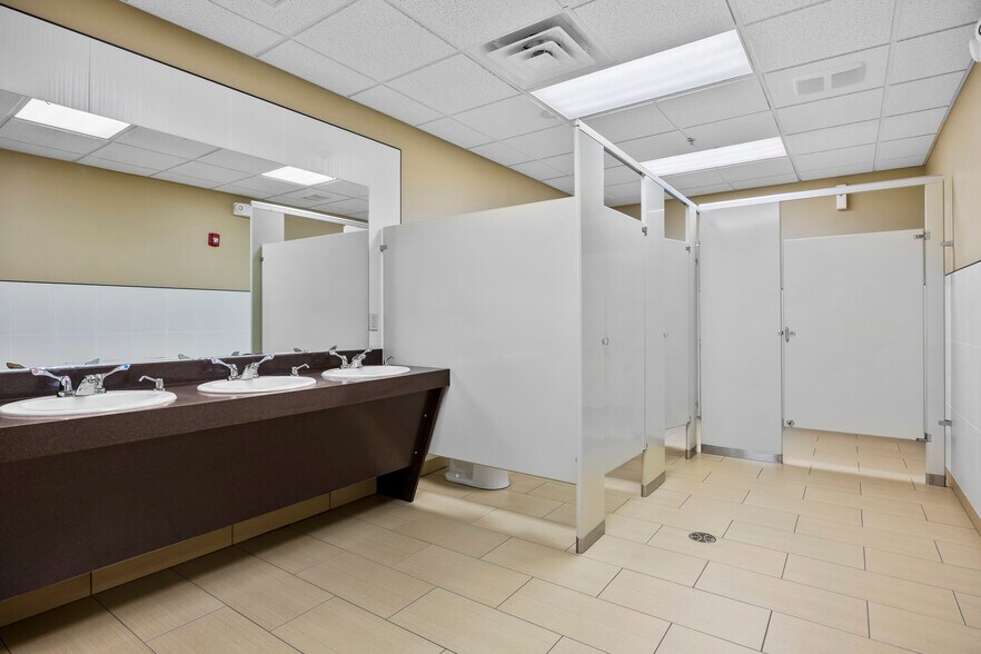 More Photos Of 399 Albany Shaker Rd, Loudonville Freestanding For Lease