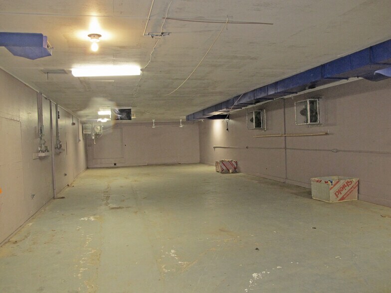 More Photos Of 150 China, Winslow Warehouse For Sale