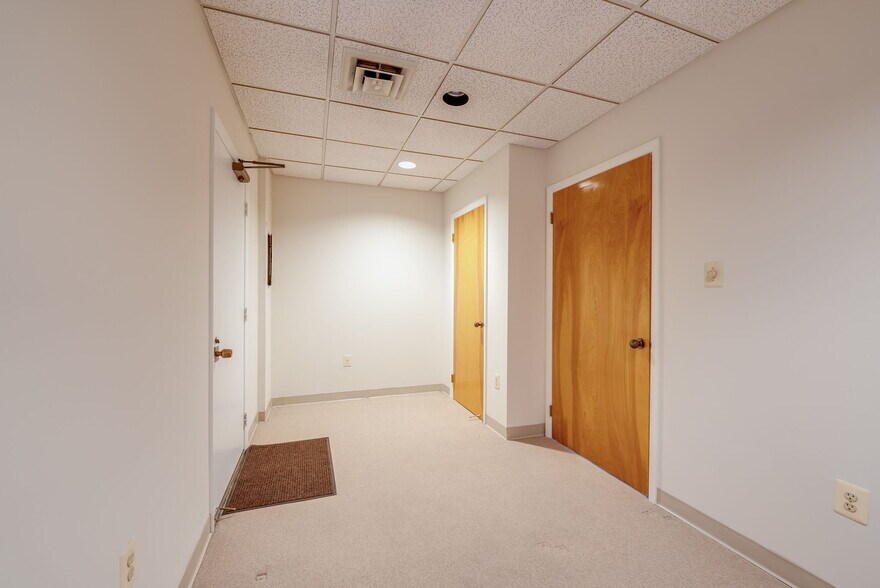 More Photos Of 8303 Arlington Blvd, Fairfax Medical For Sale