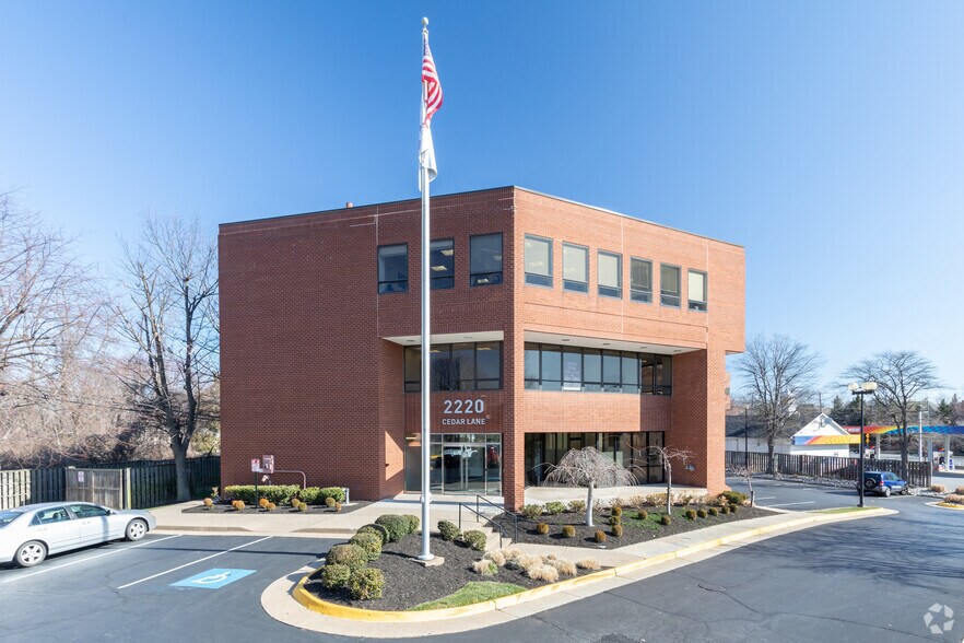 More Photos Of 2220 Cedar Ln, Vienna Office For Lease