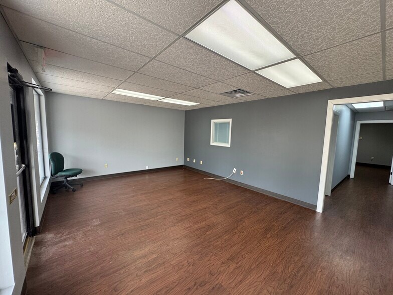 More Photos Of 721 W US Highway 50, O'Fallon Storefront Retail Office For Lease
