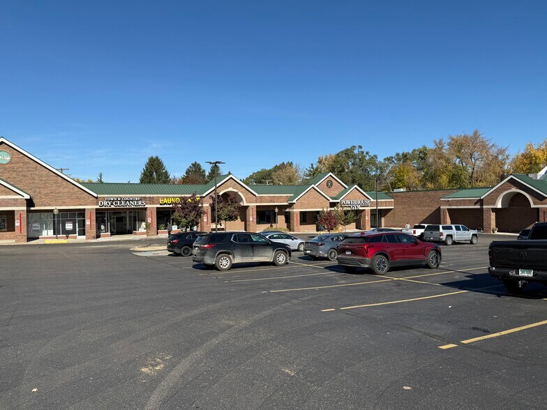 More Photos Of 945-965 E Summit St, Milford General Retail For Lease