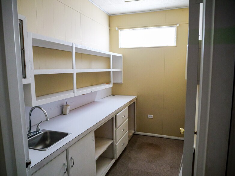 More Photos Of 1306 13th St, Bridgeport Office For Sale