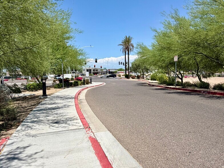 More Photos Of 15301 N Hayden Rd, Scottsdale Parking Lot For Lease