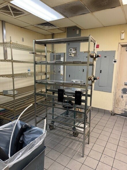 More Photos Of 195 S Columbine Ct, Parachute Fast Food For Sale