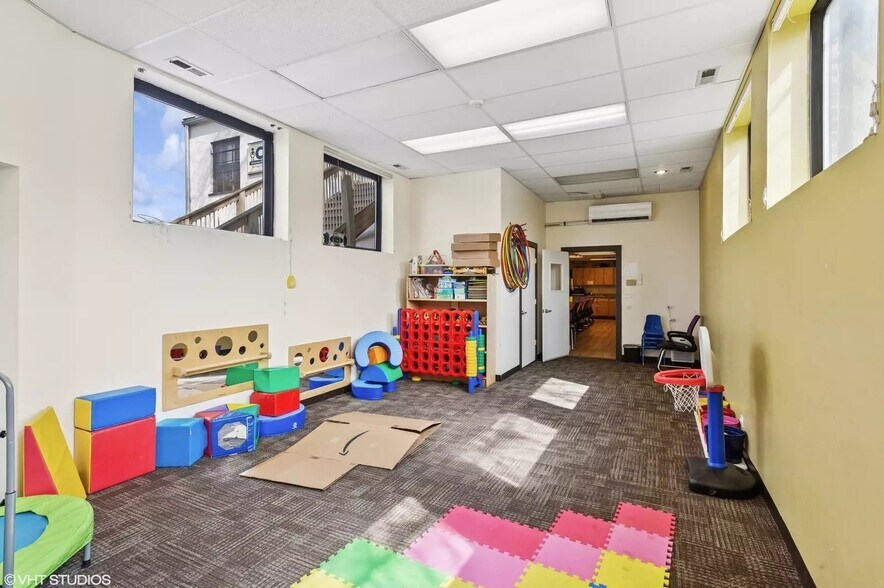 More Photos Of 1335 Dodge Ave, Evanston Loft Creative Space For Sale