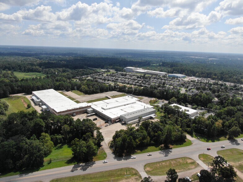 More Photos Of 10586 Highway 75 N, Willis Unknown For Lease