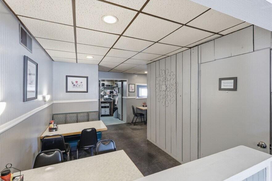 More Photos Of 228 N Jefferson St, Hastings Restaurant For Sale