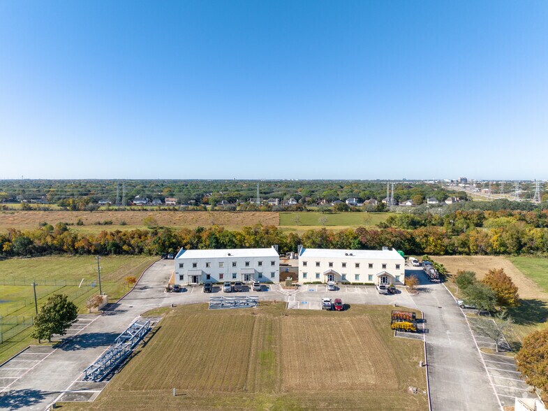 More Photos Of 840 Lawrence Rd, League City Flex For Sale