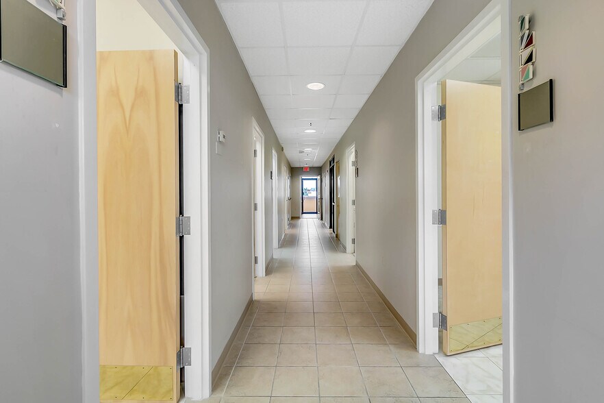 More Photos Of 7932 W Sand Lake Rd, Orlando Office For Sale