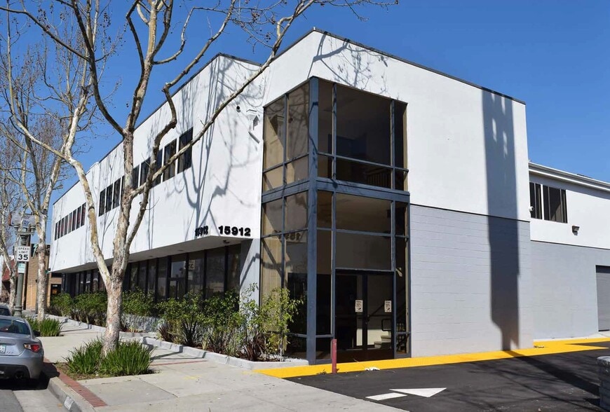 Primary Photo Of 15900 Hawthorne Blvd, Lawndale Office Residential For Lease