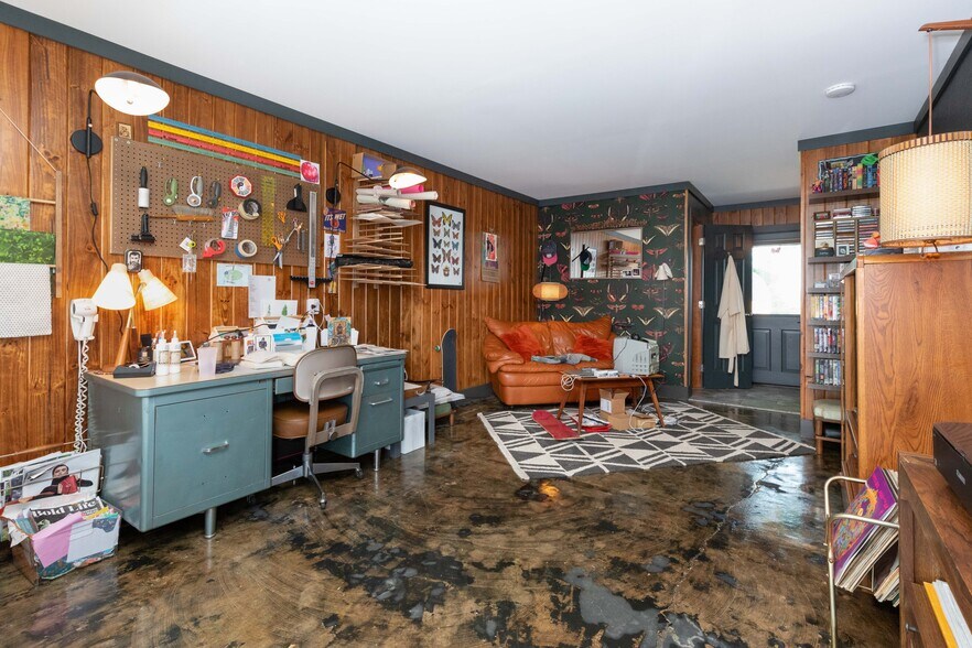 More Photos Of 1793 Holbert Cove Rd, Saluda Hotel For Sale