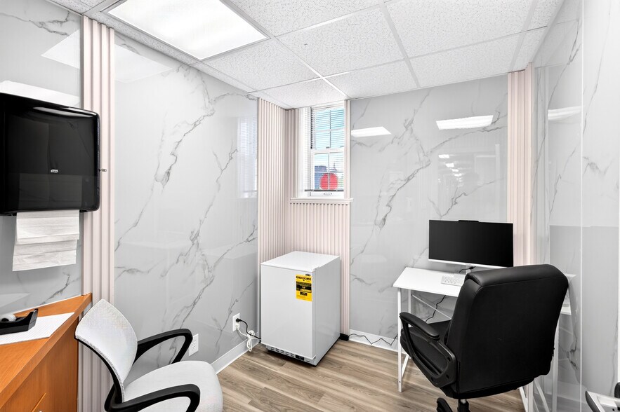 More Photos Of 155 W Merrick Rd, Freeport Medical For Lease