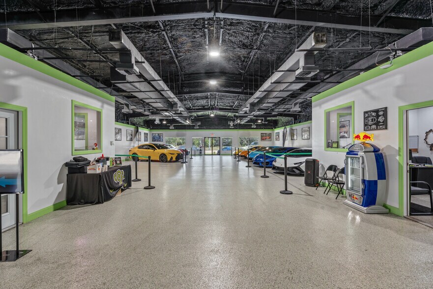 More Photos Of 2360 Shadowlawn Dr, Naples Freestanding For Sale