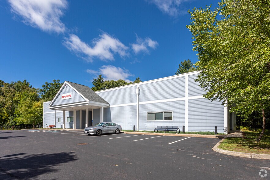 More Photos Of 29 Bartlett St, Marlborough Office For Sale