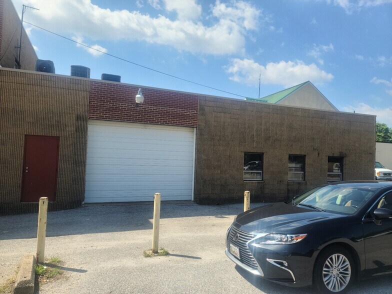 More Photos Of 5808 York Rd, Baltimore Office For Lease