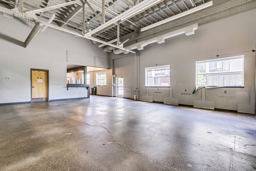 More Photos Of 2336 Territorial Rd, Saint Paul Warehouse For Sale