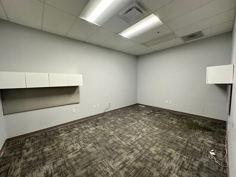 More Photos Of 1001 NE Loop 820, Fort Worth Distribution For Lease