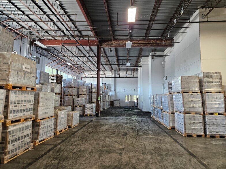 More Photos Of 9406 Gunston Cove Rd, Lorton Warehouse For Lease
