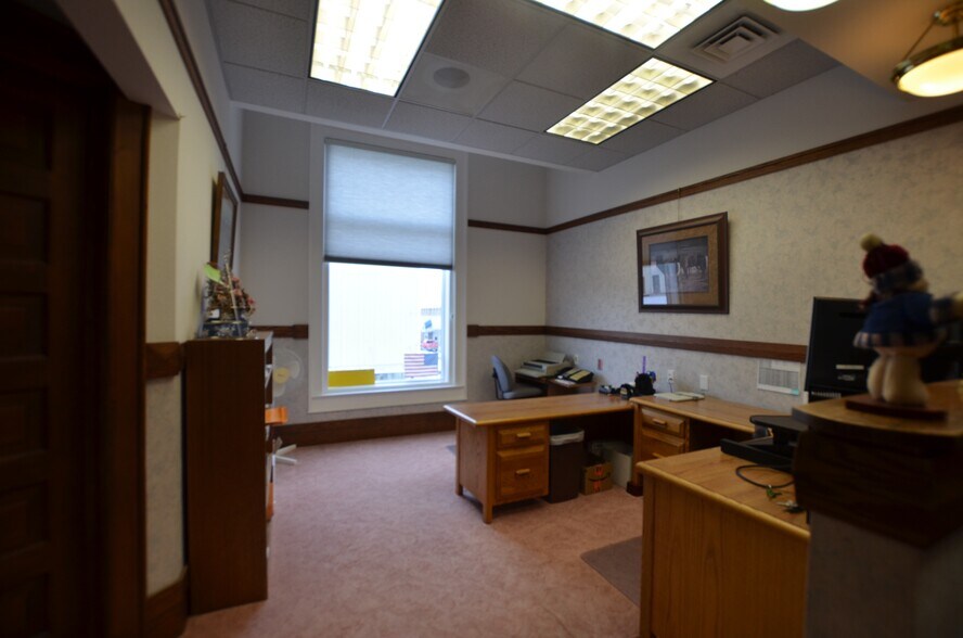 More Photos Of 4 S Idaho St, Dillon Office For Sale