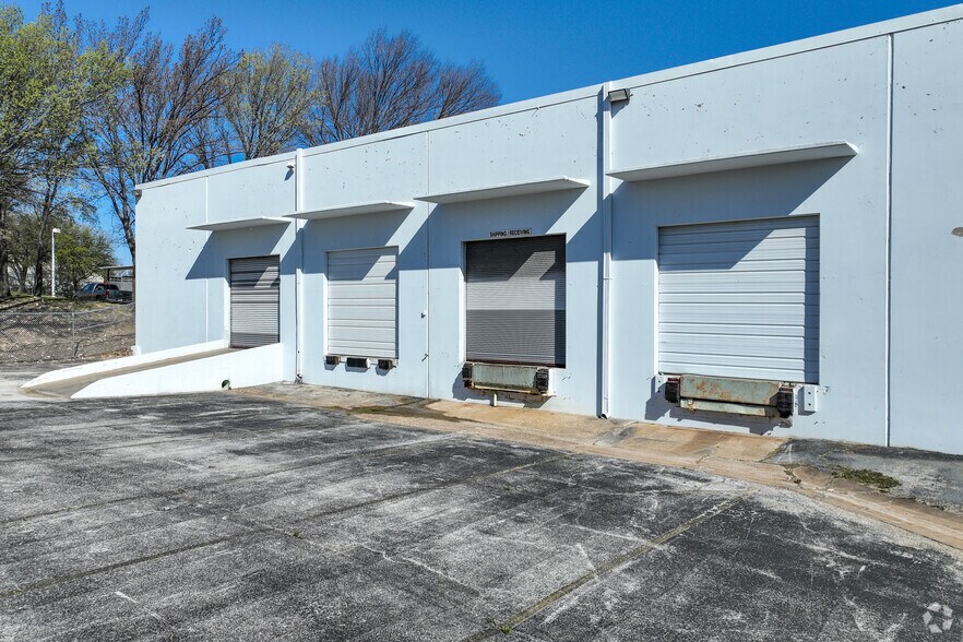 More Photos Of 4116 Cockrell Ave, Fort Worth Distribution For Lease