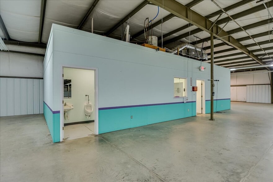 More Photos Of 1002 Commerce, Lincolnton Distribution For Sale