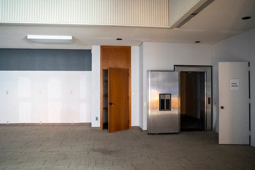 More Photos Of 300 N Hayne St, Monroe Office For Sale