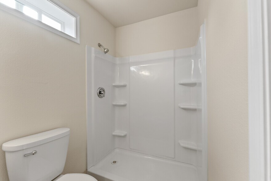 More Photos Of 132 NE Rifle Range St, Roseburg Apartments For Sale