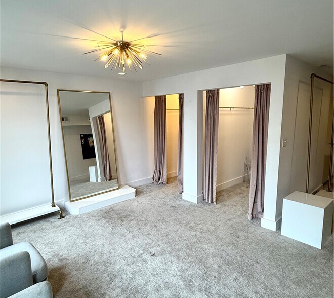 More Photos Of 312 King St, Charleston Storefront Retail Residential For Sale