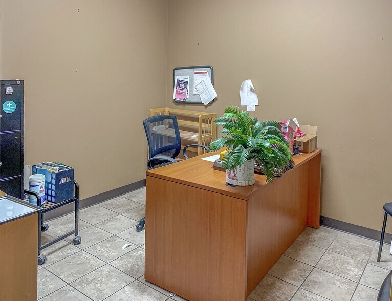 More Photos Of 6507 Coliseum Blvd, Alexandria Medical For Sale