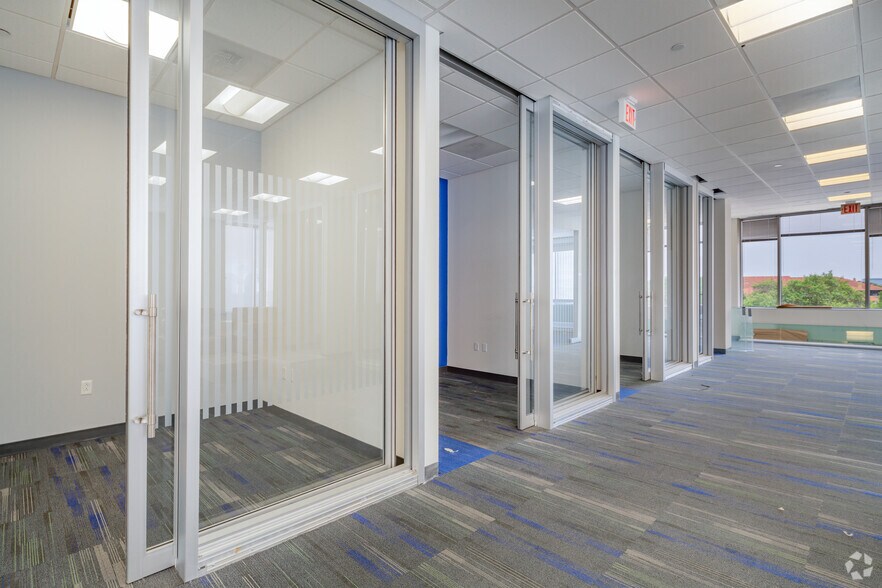 More Photos Of 18615 Tuscany Stone, San Antonio Office For Lease