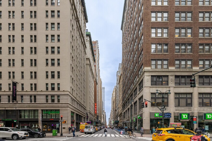 More Photos Of 141 W 36th St, New York Office For Lease