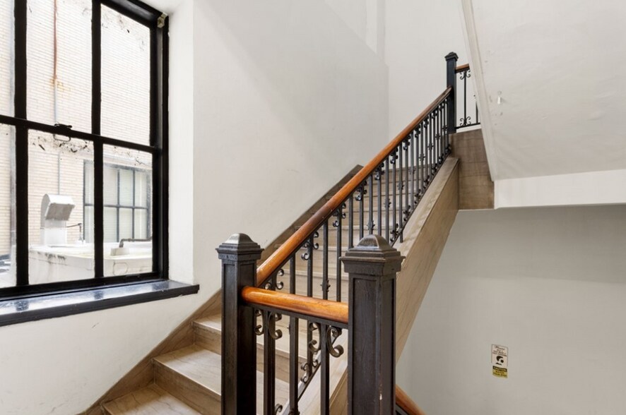 More Photos Of 422 E Franklin St, Richmond Office For Sale