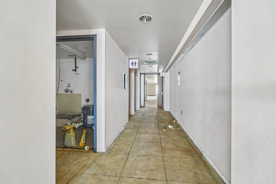 More Photos Of 1000 Sylvan Ave, Englewood Cliffs Office For Sale