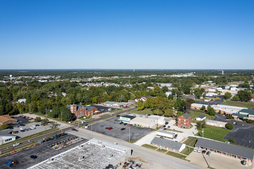 More Photos Of 702 E Main St, Warrenton Storefront Retail Office For Sale