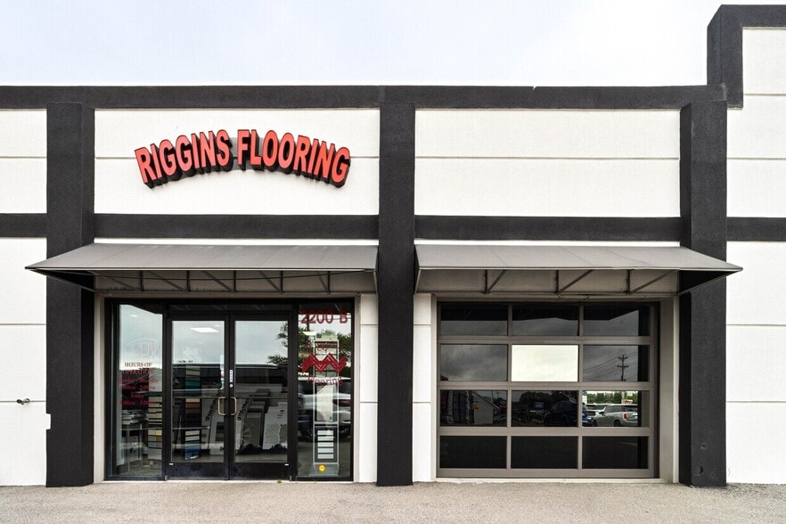 Primary Photo Of 2200 Wilma Rudolph Blvd, Clarksville Storefront Retail Office For Lease