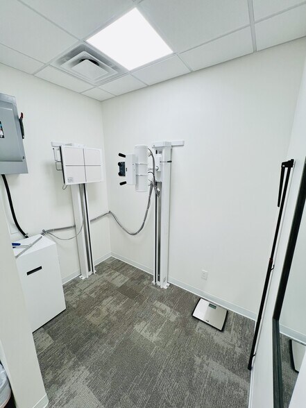 More Photos Of 17050 N Thompson Peak Pky, Scottsdale Storefront For Lease