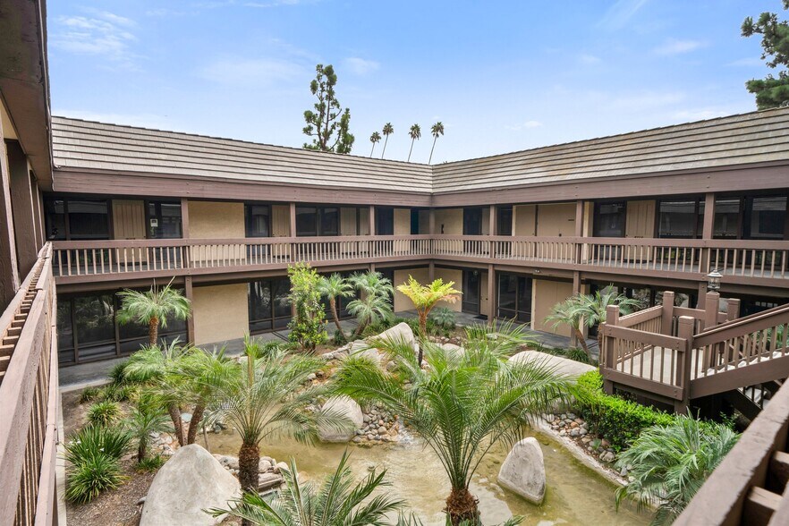 More Photos Of 1651 E 4th St, Santa Ana Office For Lease