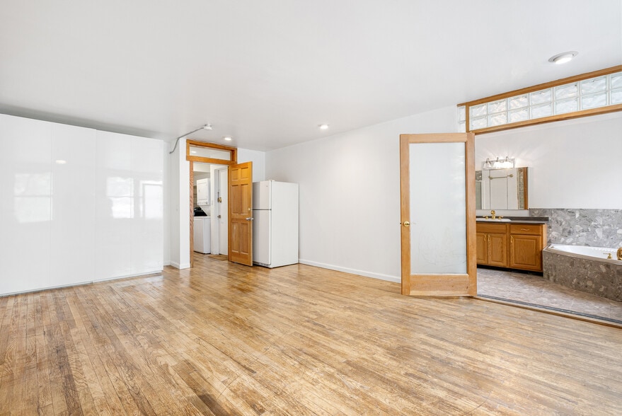 More Photos Of 424 W 49th St, New York Apartments For Sale