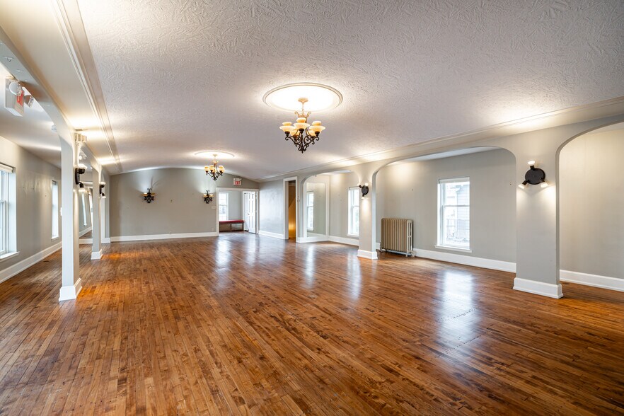 More Photos Of 3701 E Layton Ave, Cudahy Storefront Retail Residential For Sale