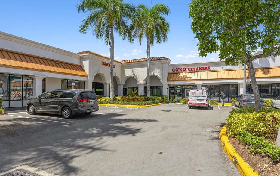 More Photos Of 2200-2222 Glades Rd, Boca Raton Unknown For Lease